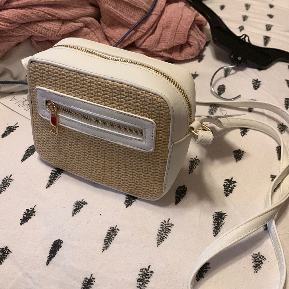 Lady’s shoulder bag